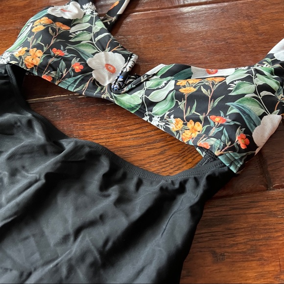 Body Glove Color Block One Piece - Picture 2 of 6